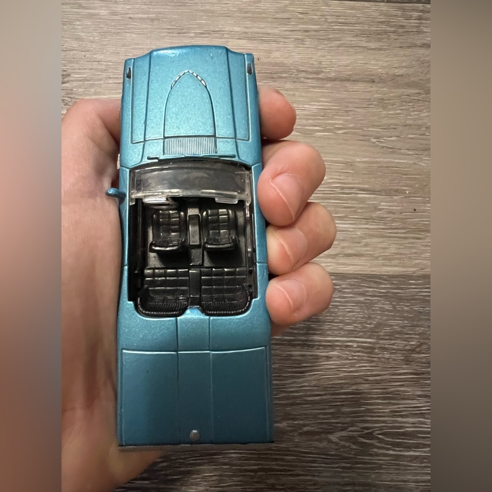 New Ray Ford Thunderbird ‘44 1:42 Scale Car